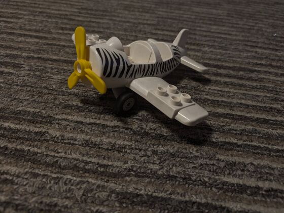 LEGO самолёт, кадр 02